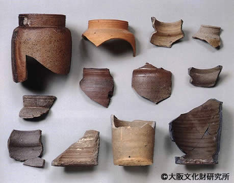 写真２．出土したベトナム産陶器破片