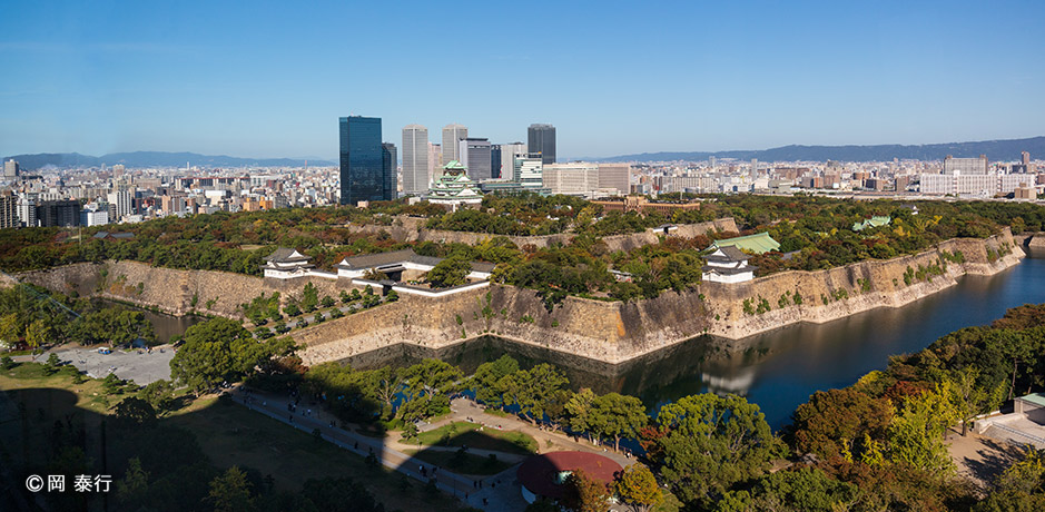 写真３．大阪歴史博物館10階から観る大阪城全景